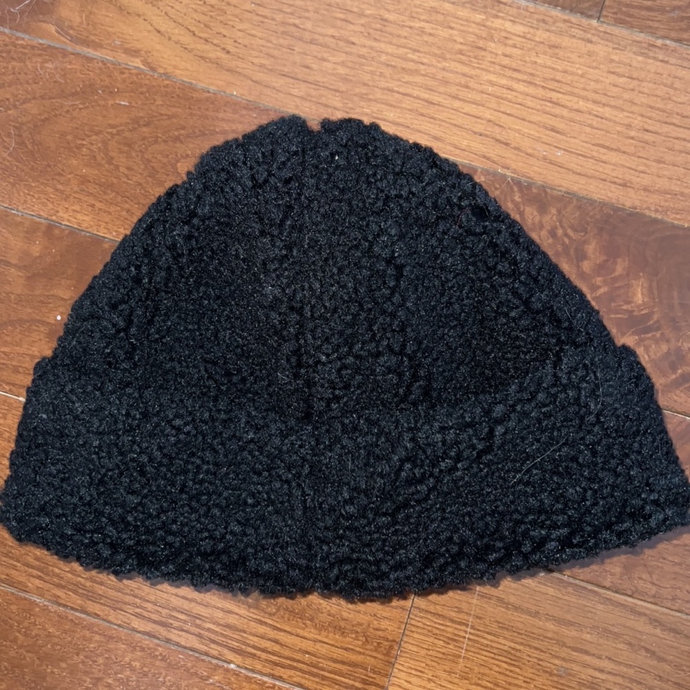 New UGG Hat - Never Worn - Picture 2 of 4